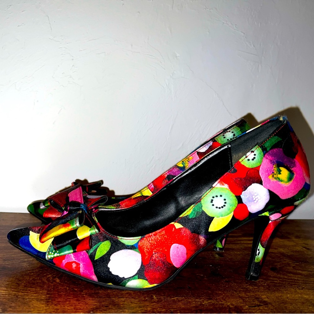 Multicolor low heel shoe